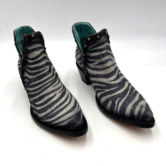 Corral Women’s White & Black Zebra Print Studs J Toe Ankle Boot Size 7.5 M